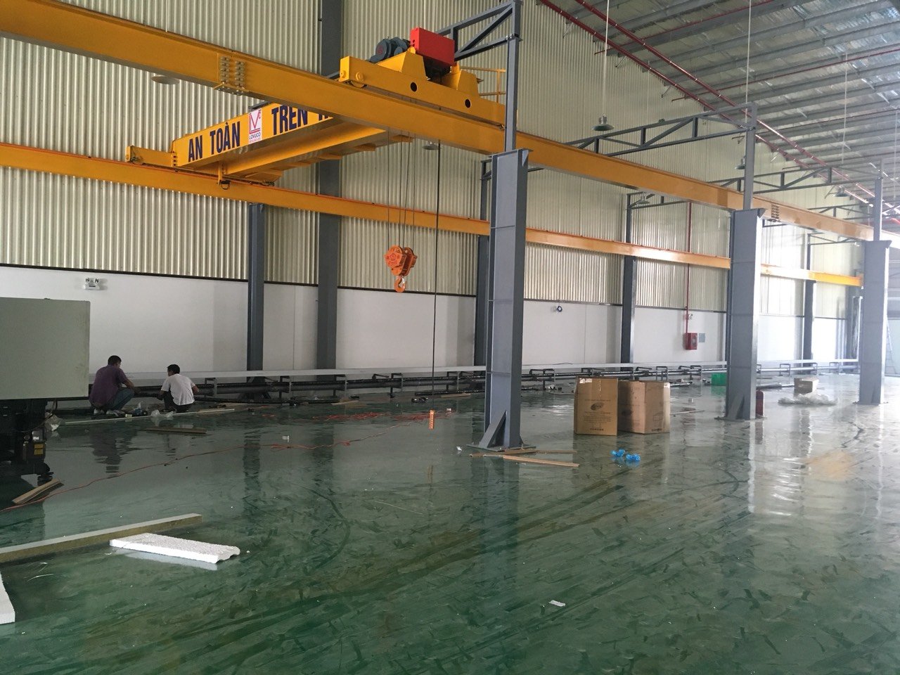 Tiến hành sửa chữa nhà xưởng KCN Dệt May Bình An