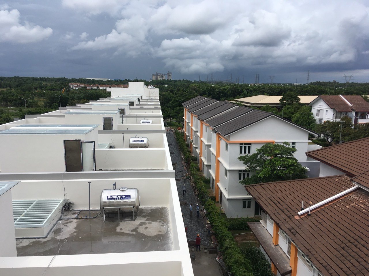 Mái nhà xưởng có dấu hiệu bị hư hỏng