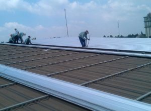 Sửa chữa mái tôn nhà xưởng ở KCN Becamex Bình Phước