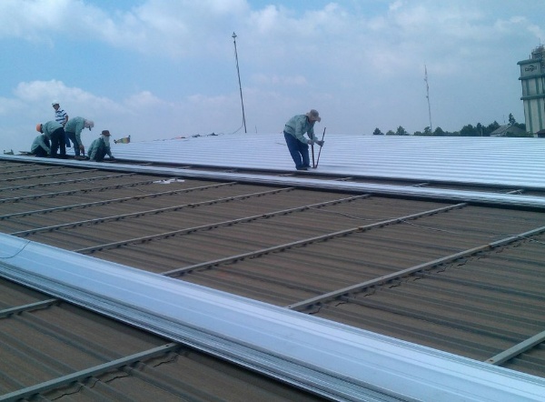 Vì sao mái tôn nhà xưởng cần được sửa chữa?